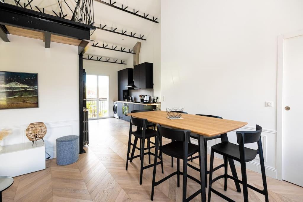 Superbe Appartement Facon Loft A 2 Pas Du Centre ! ラ・ロシェル エクステリア 写真