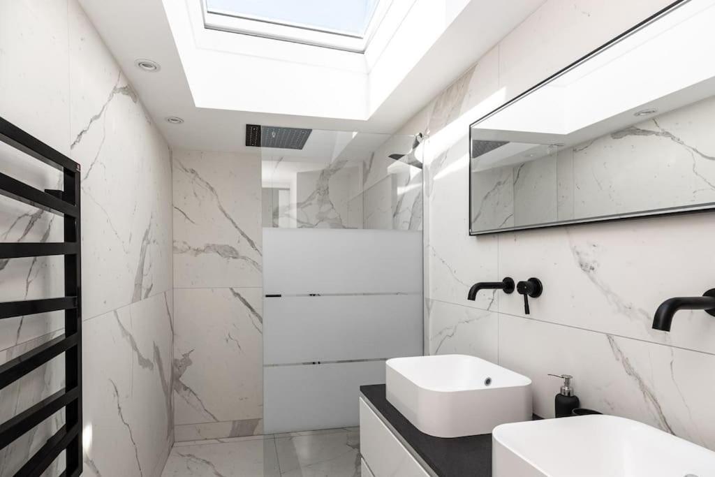 Superbe Appartement Facon Loft A 2 Pas Du Centre ! ラ・ロシェル エクステリア 写真