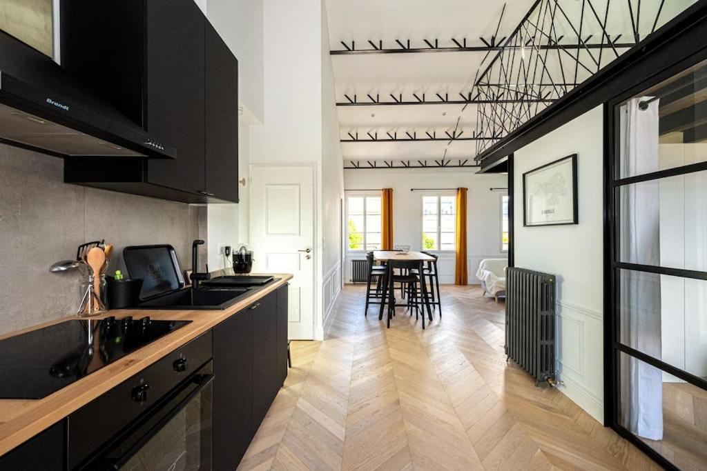 Superbe Appartement Facon Loft A 2 Pas Du Centre ! ラ・ロシェル エクステリア 写真